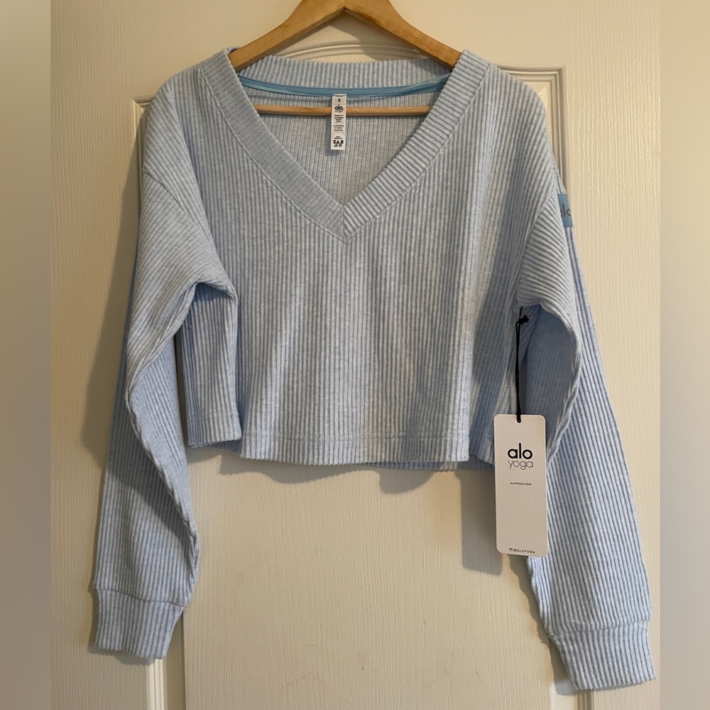 NWT - Alo Muse V Neck Pullover